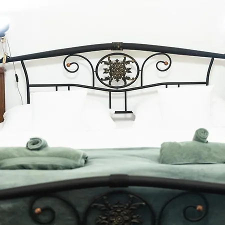 Sovi Dom- Historicke Z 19 Storocia, 4km Od Banskej Stiavnice *