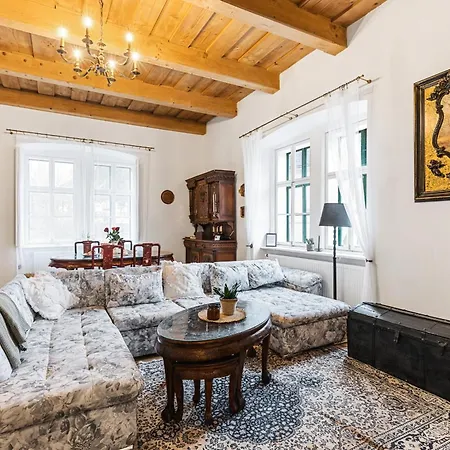 Holiday home Sovi Dom- Historicke Z 19 Storocia, 4km Od Banskej Stiavnice *