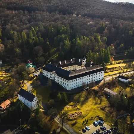 Semesterbostad Sovi Dom- Historicke Z 19 Storocia, 4km Od Banskej Stiavnice