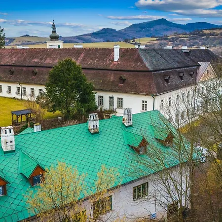 Semesterbostad Sovi Dom- Historicke Z 19 Storocia, 4km Od Banskej Stiavnice
